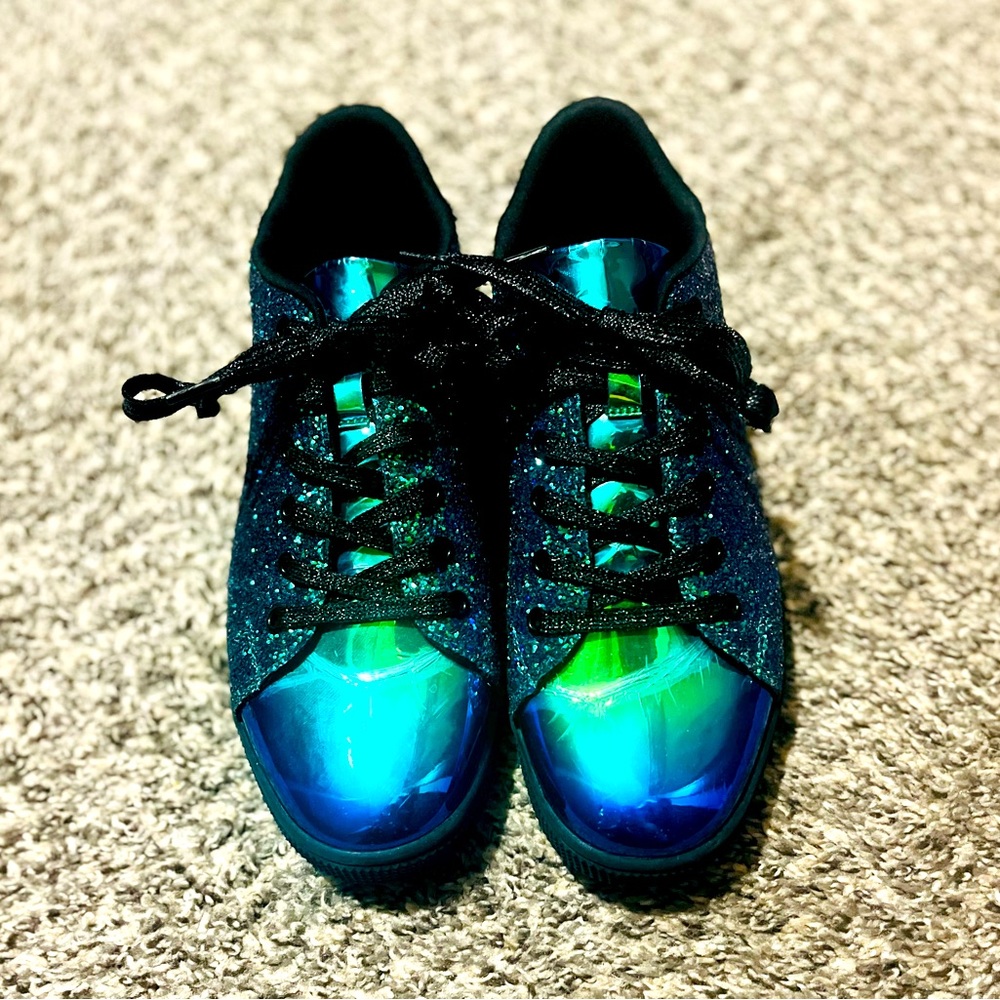 Size 9 blue/green sparkly chrome tennis shoes.